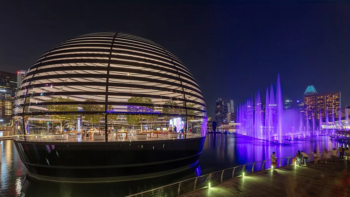 High-capacity international exhibition hall inside a modern Singapore integrated resort