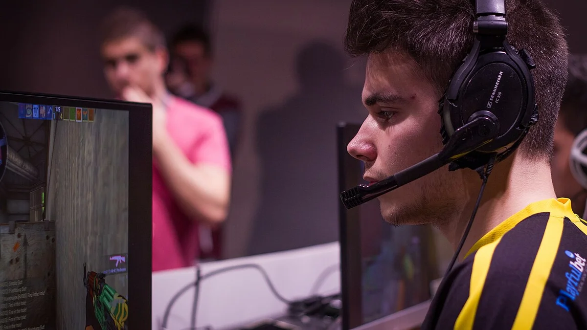 High-tech esports training room showing Korean pro players and strategic coaching staff