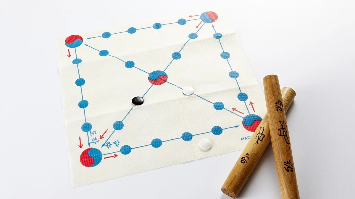 Traditional Korean Hwatu card game in progress on green felt mat with player hands