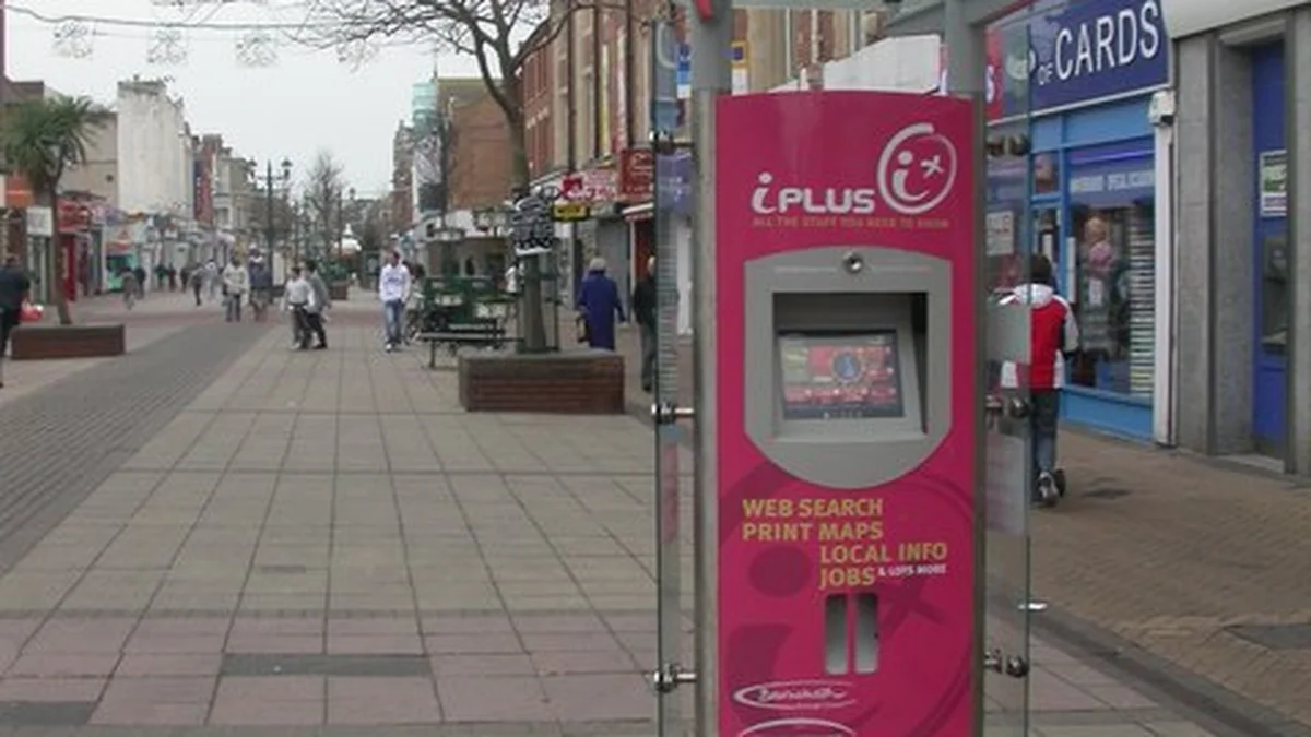 Touchscreen smart card reader mounted on a modern electronic gaming terminal
